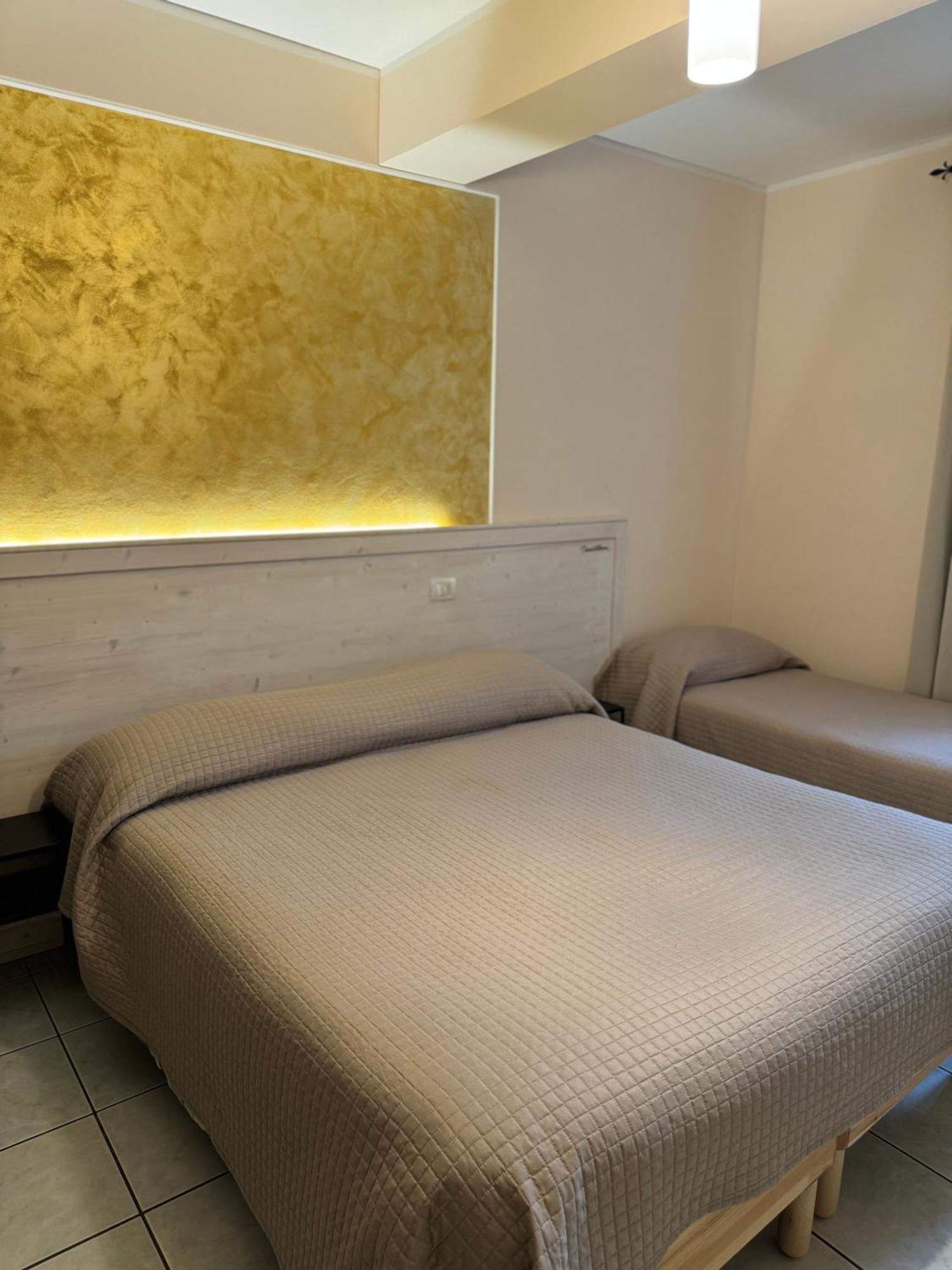 Hotel Lo Smeraldo Roccavivara Eksteriør bilde